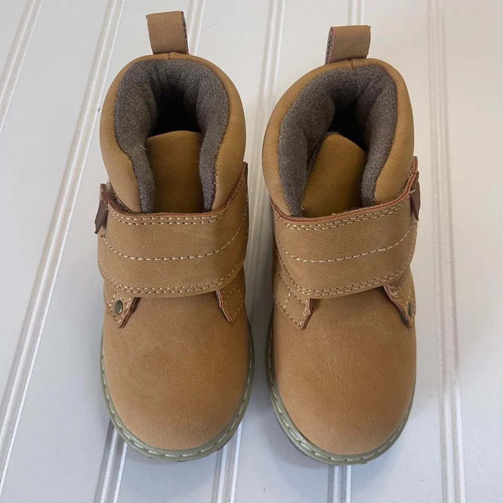 NWOT Apakowa Toddler Boys Tan Ankle Boots‎ Hook Loop Strap 22 EU 6 US Rugged Lug